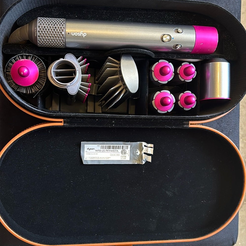 DYSON Airwrap complete set barely used